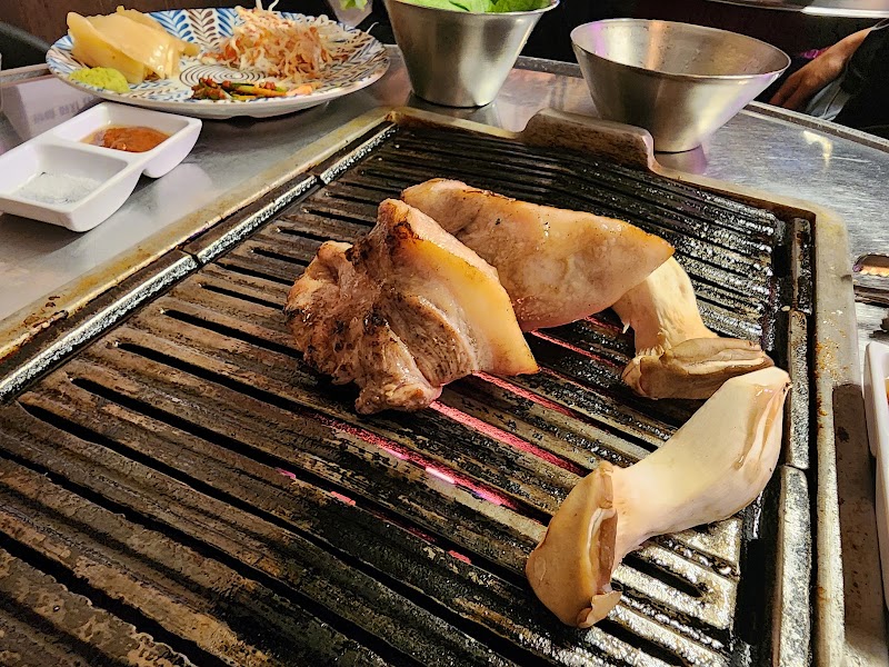 촌놈들연탄구이 본점