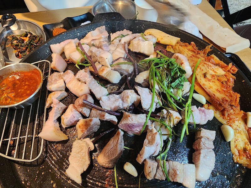 온유월솥뚜껑삼겹살 본점