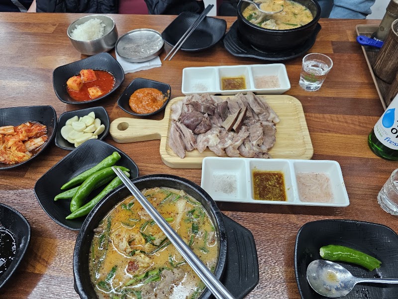 정돈 도마수육 순대국 본점