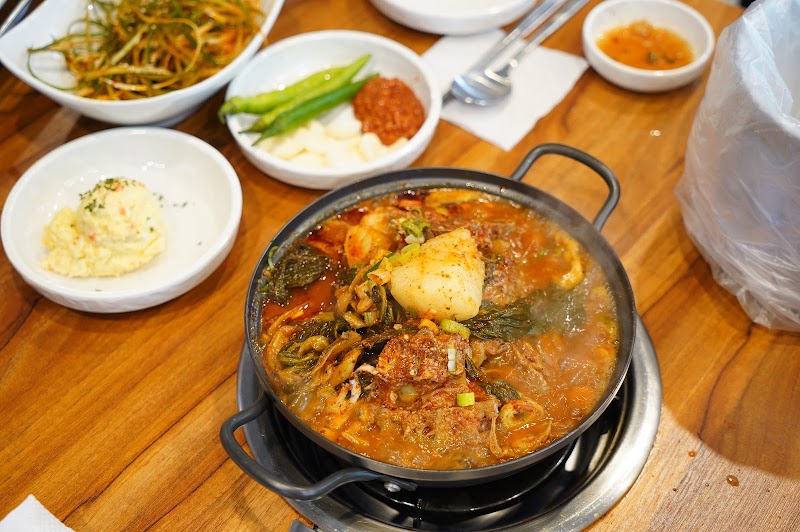 얼큰이감자탕삼겹살 본점