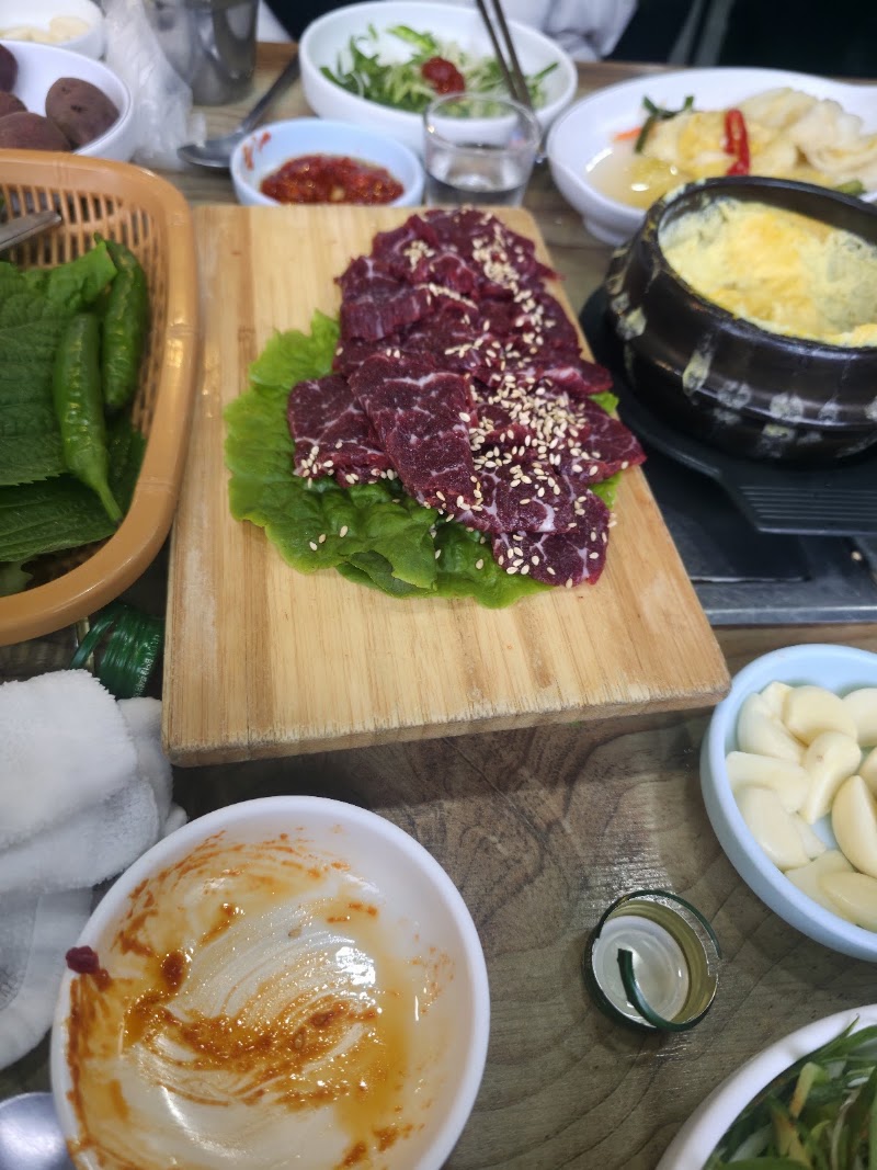 호반식육식당