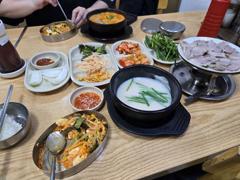 부산돼지국밥 신월점
