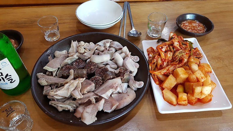 삼거리먼지막순대국