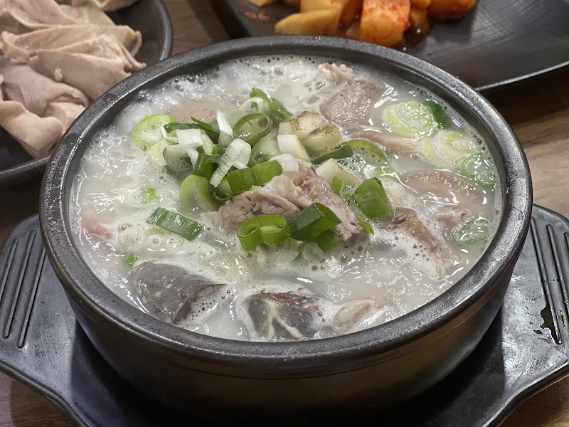 삼거리먼지막순대국
