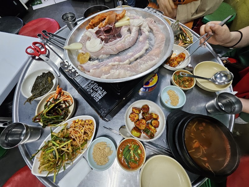 월피동곱창집