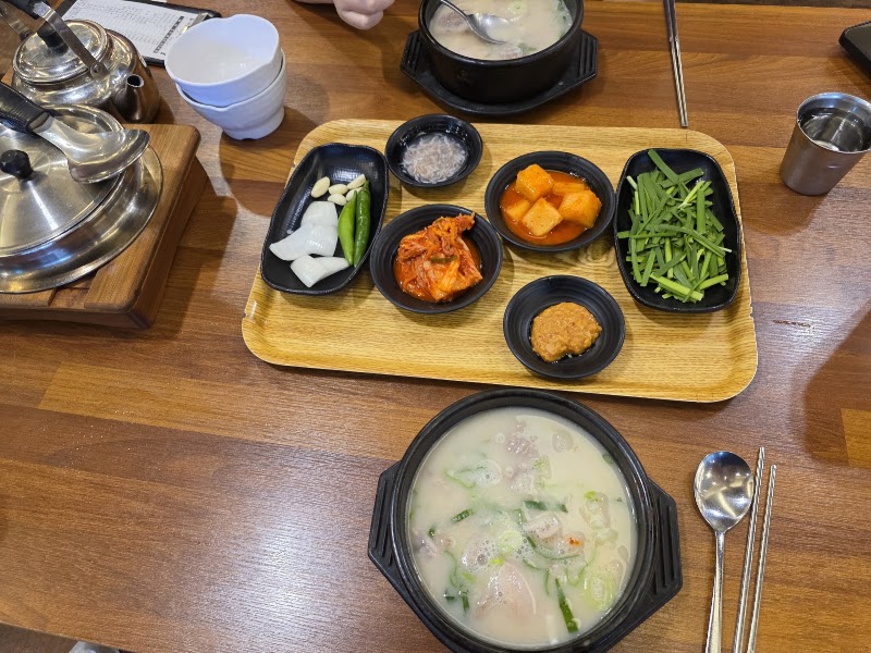더도이종가집돼지국밥 김해점