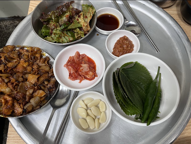 단골식당 연탄돼지불고기